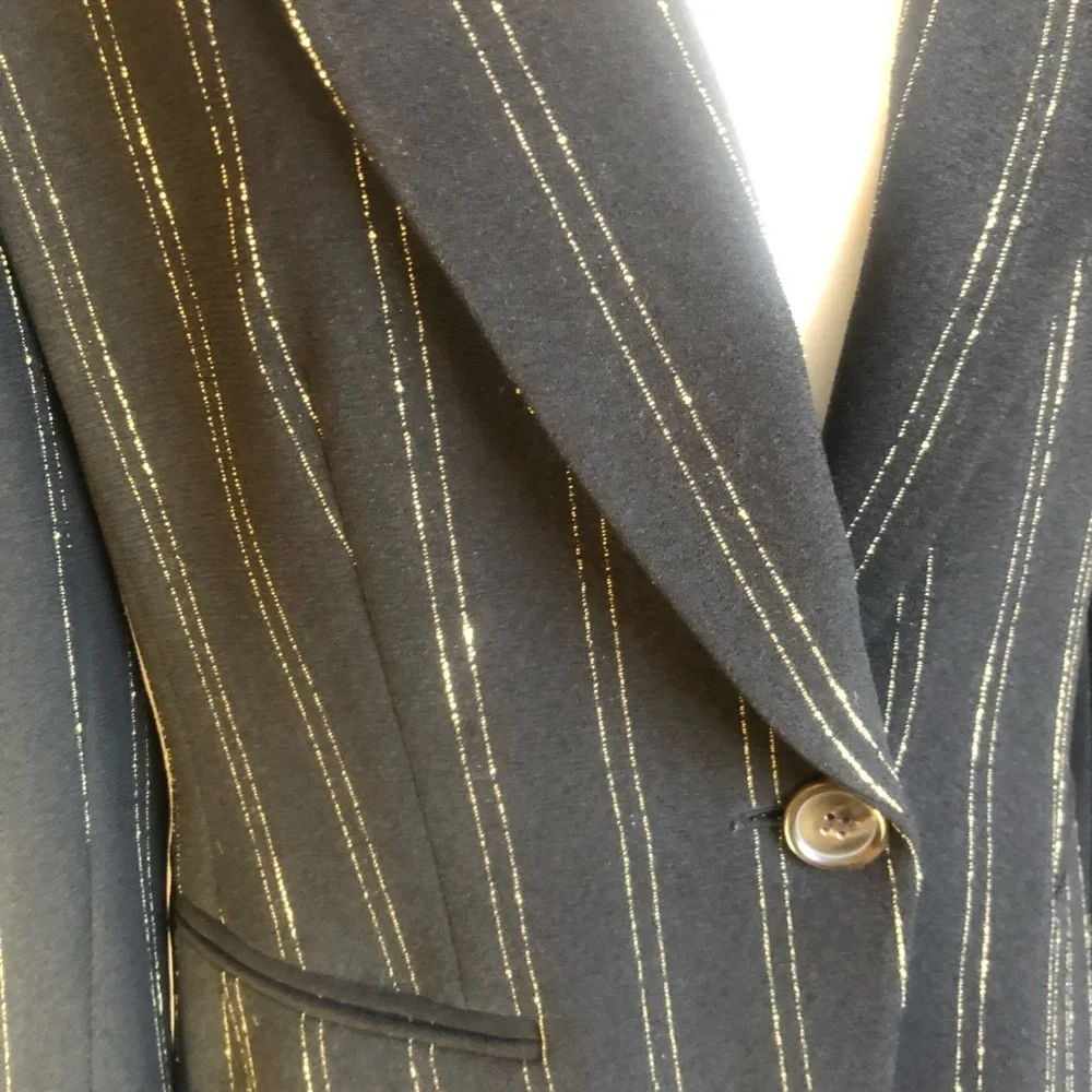 🇺🇸 🍁 BUNDLE ONLY - 5/$15 - Jones New York Pinstripe Blazer, size 6